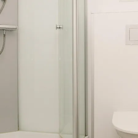 2 Bedroom Lovely In * Sjernaroy