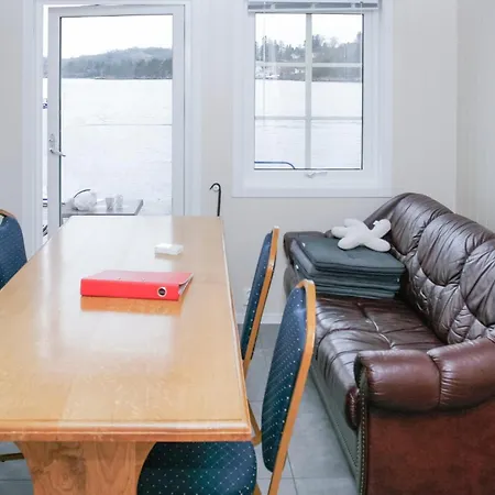 2 Bedroom Lovely In Sjernaroy
