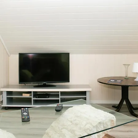 Semesterbostad 2 Bedroom Lovely In